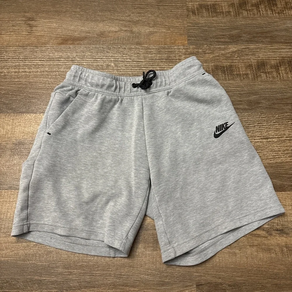 Nike Shorts Youth Large Gray Tech Fleece Athletic Basketball Baseball DA0826-063